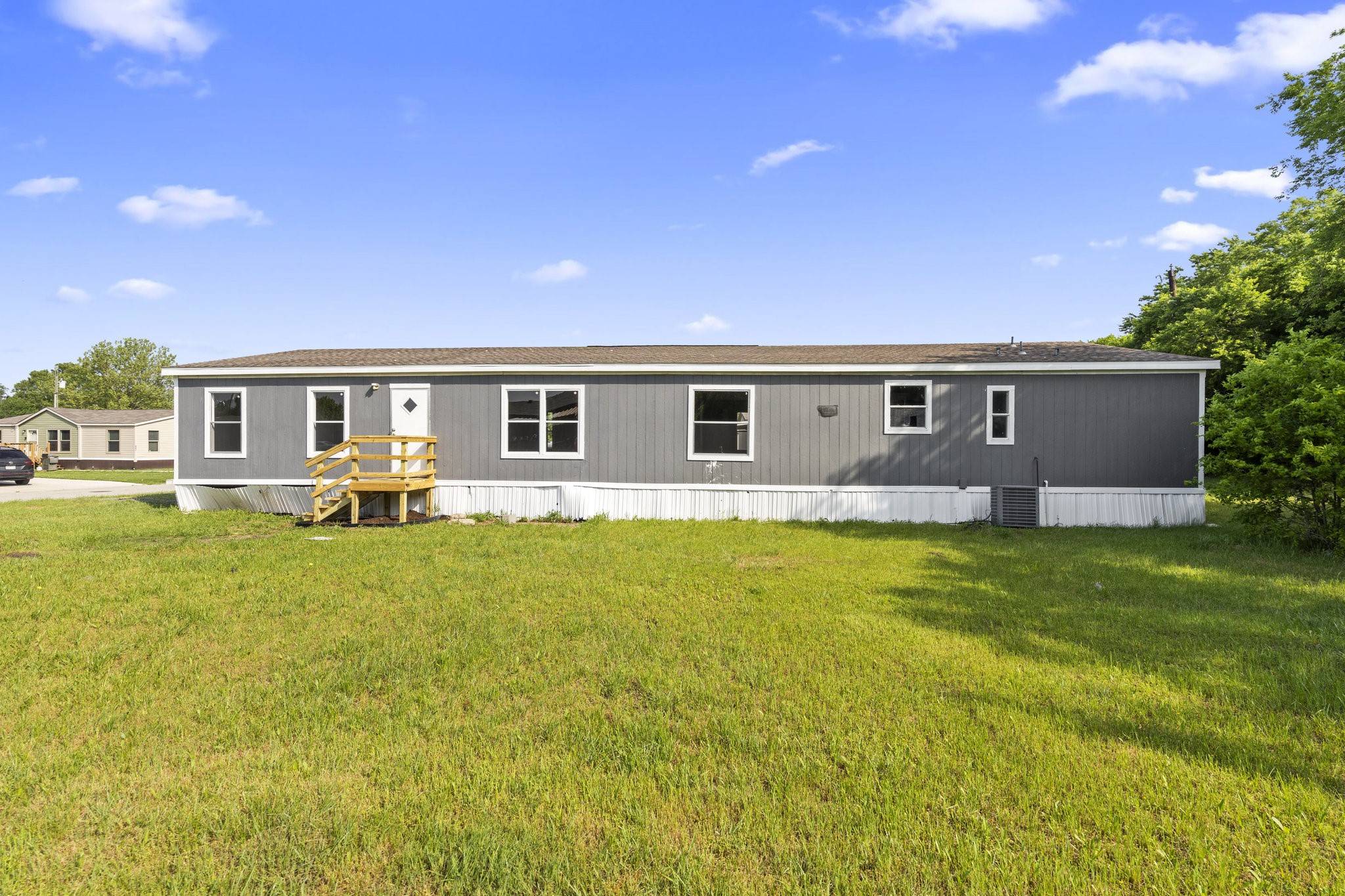 Newark, TX 76071,429 Country Living DR