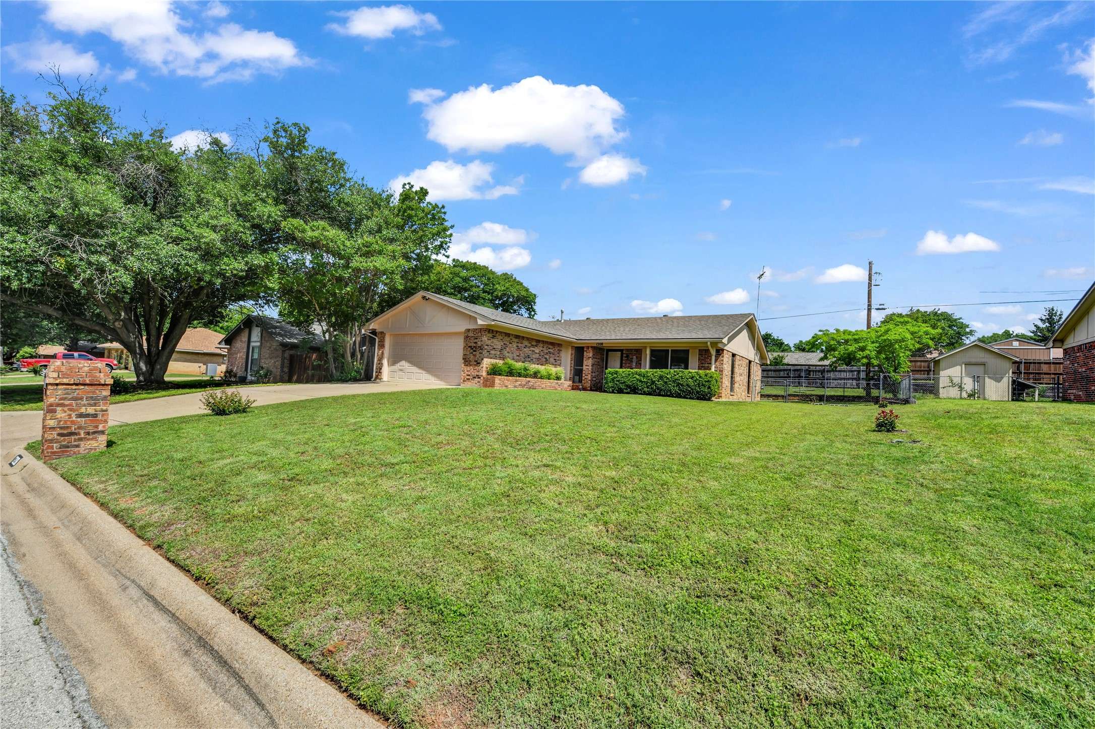 Weatherford, TX 76086,1208 Kay DR