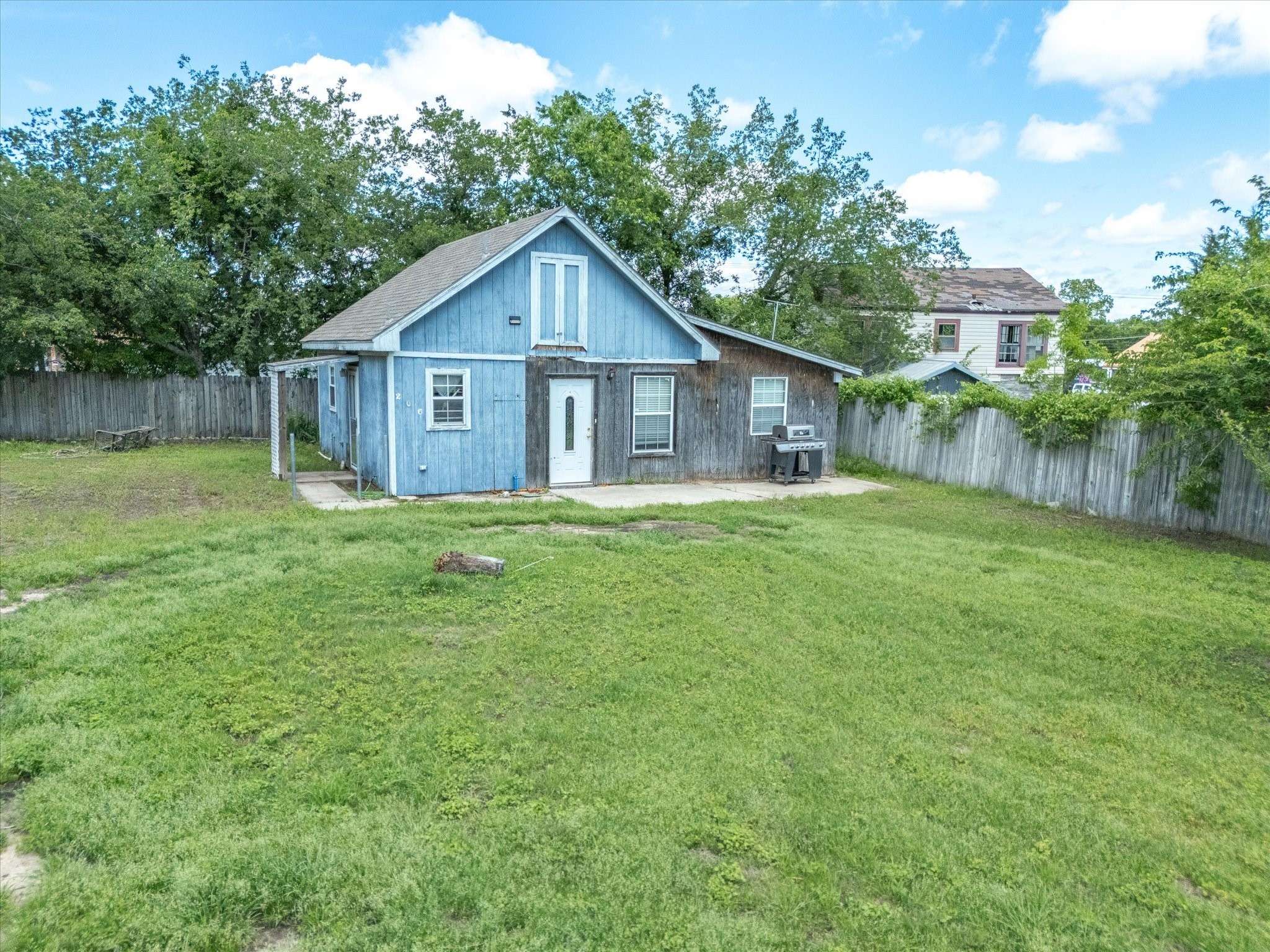 206 Taylor ST, Bowie, TX 76230