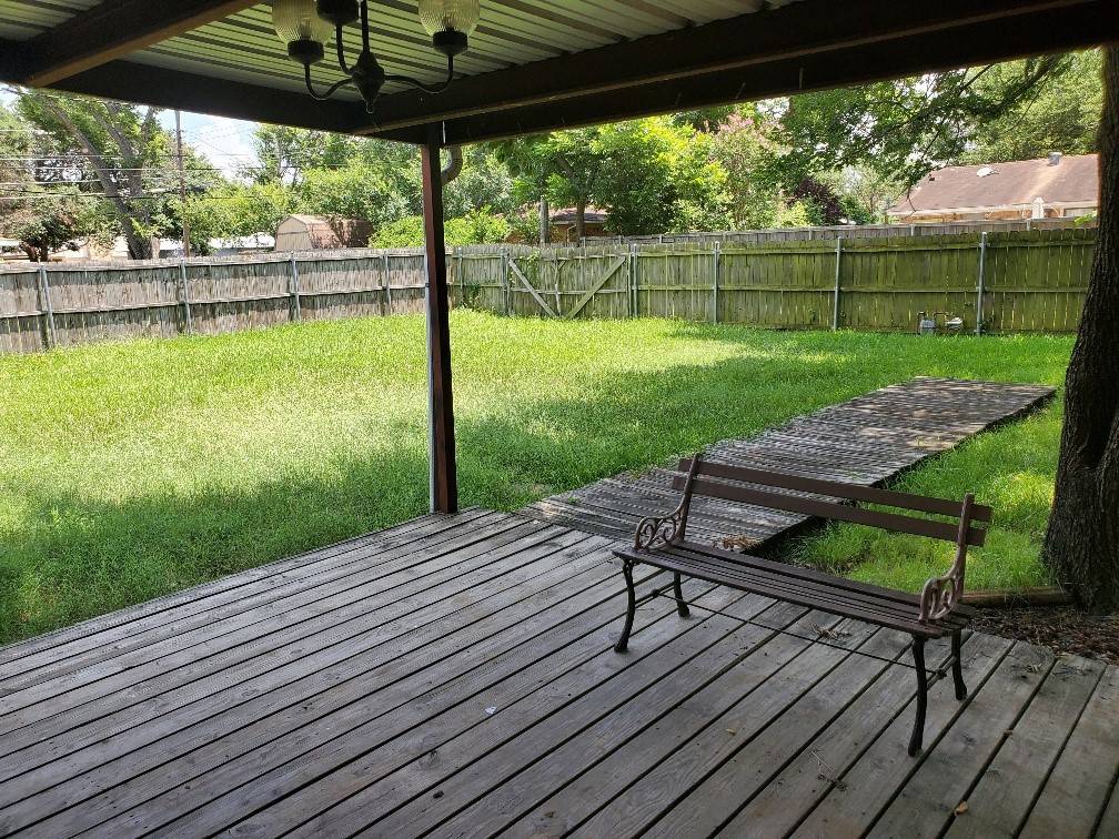 106 W scotland DR, Irving, TX 75062