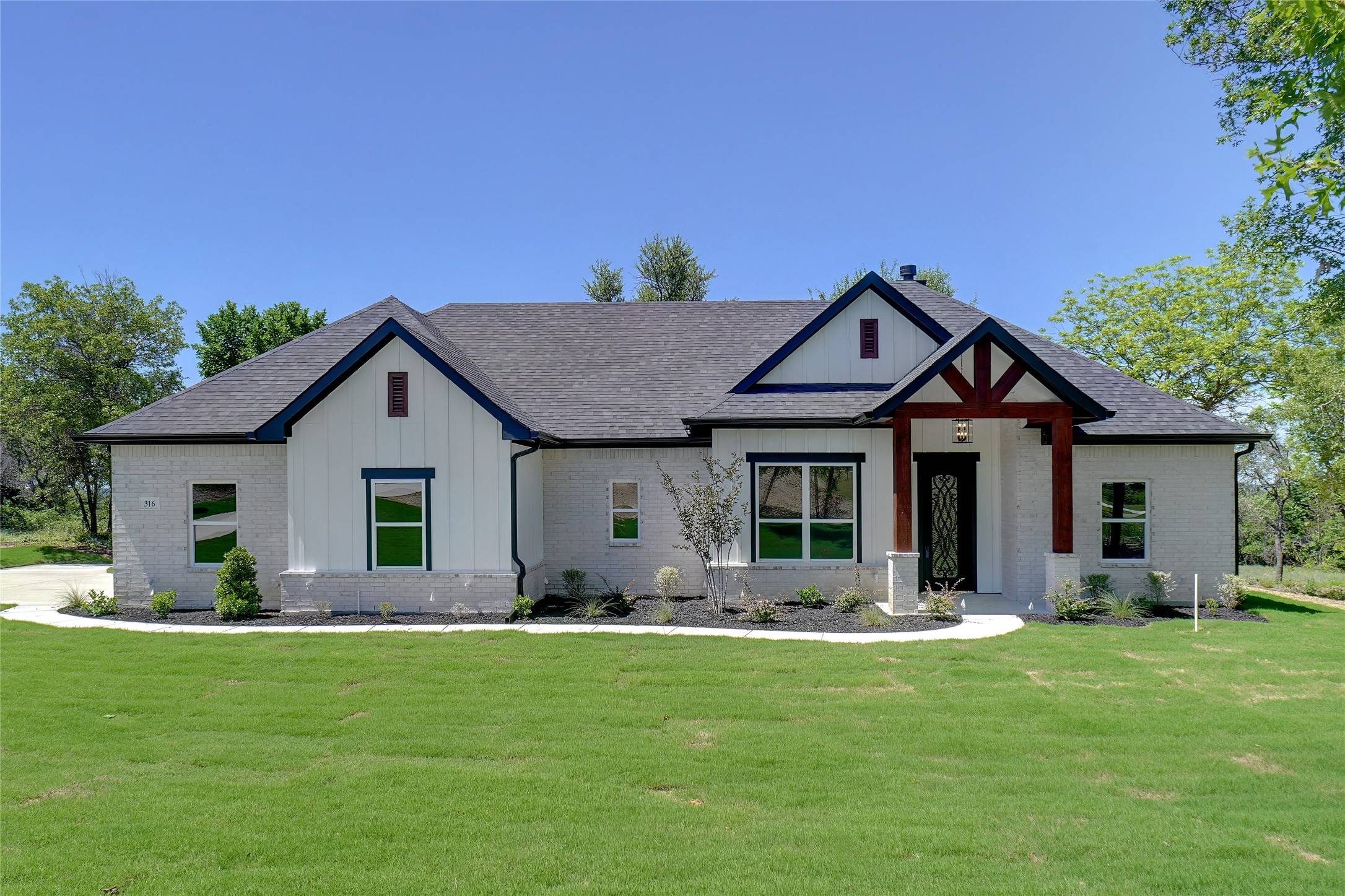 316 Falcon CT, Springtown, TX 76082
