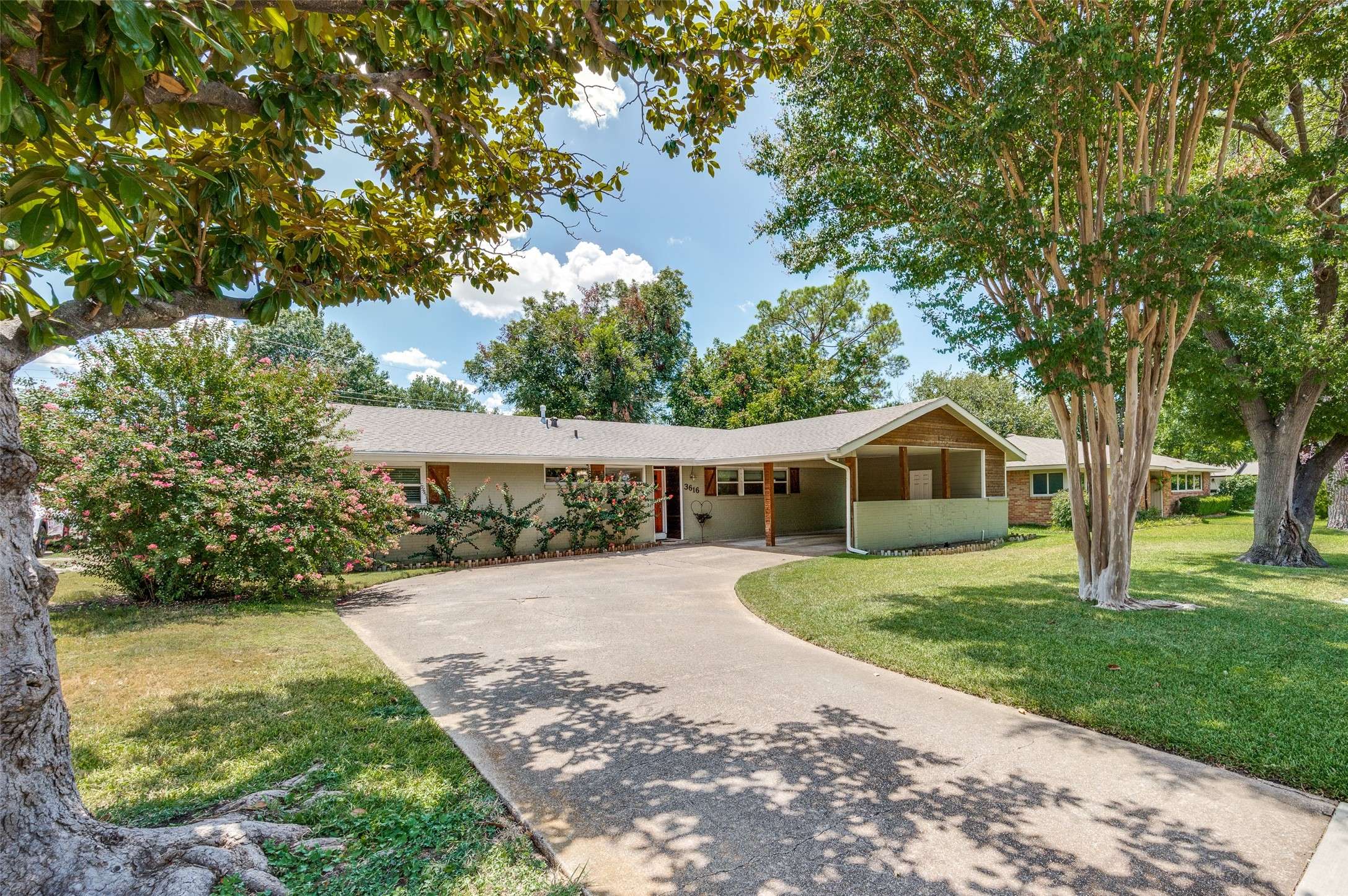 3616 Woodleigh DR, Dallas, TX 75229