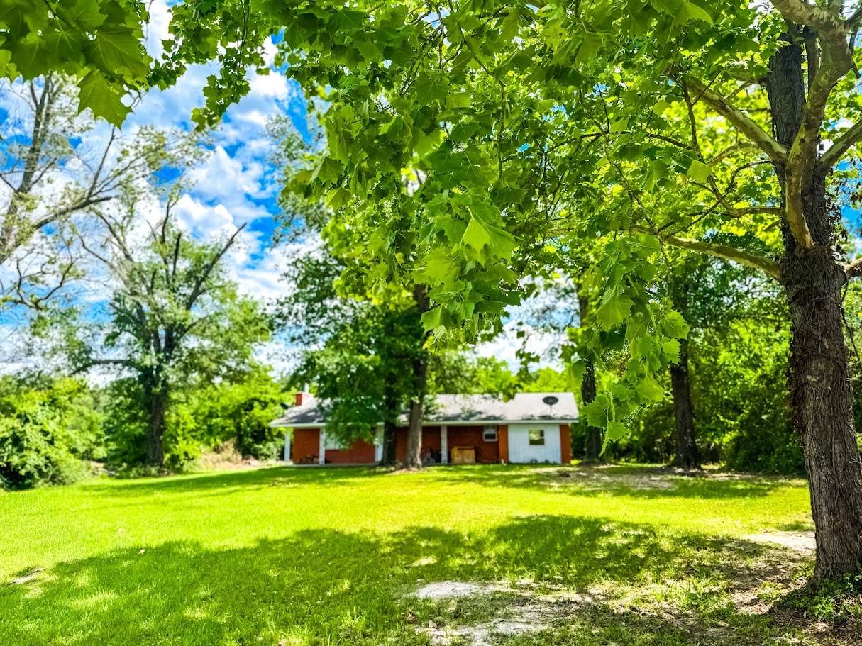 1085 Duke RD, Kennard, TX 75847