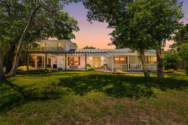 218 Rainbow DR, Woodway, TX 76712