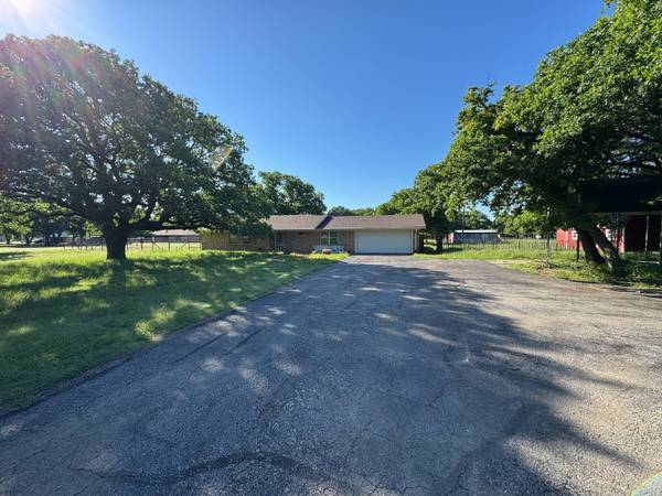 1946 US Highway 380 E,  Graham,  TX 76450