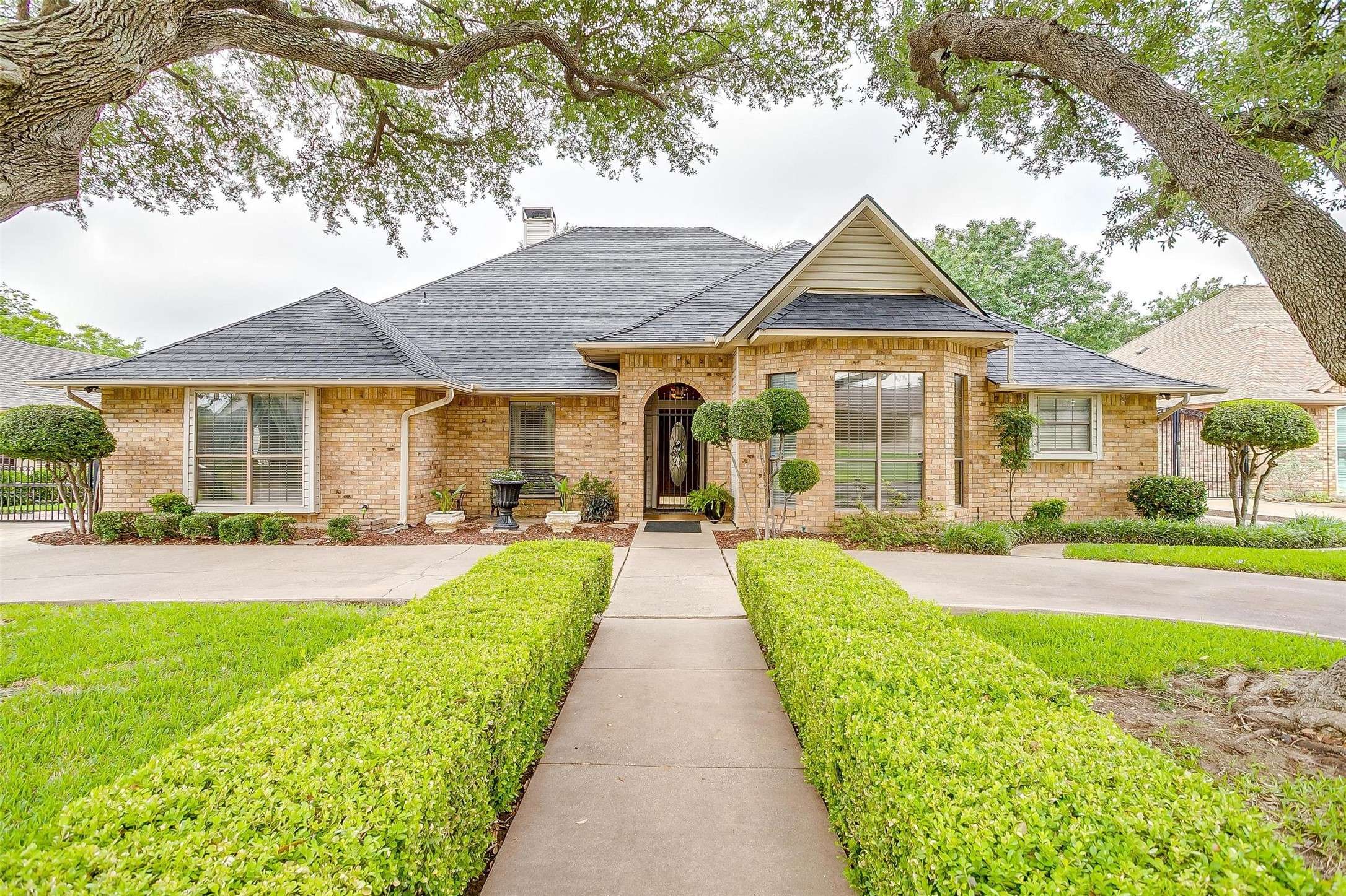 5060 Lake View CIR, North Richland Hills, TX 76180
