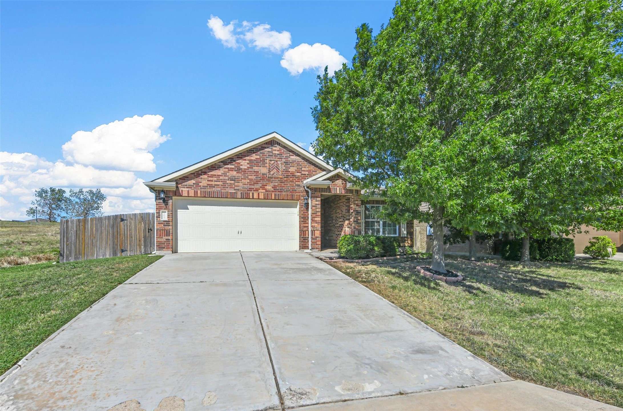 164 Dodge City TRL, Newark, TX 76071