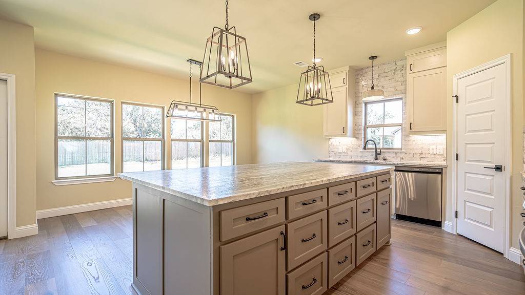 Granbury, TX 76048,2104 Salina CIR