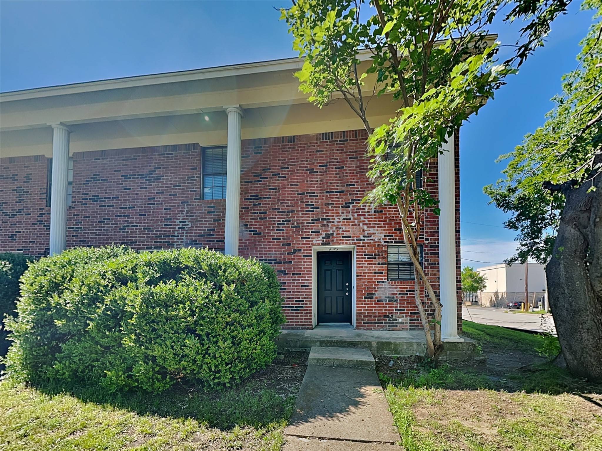 930 Southmoor DR, Arlington, TX 76010