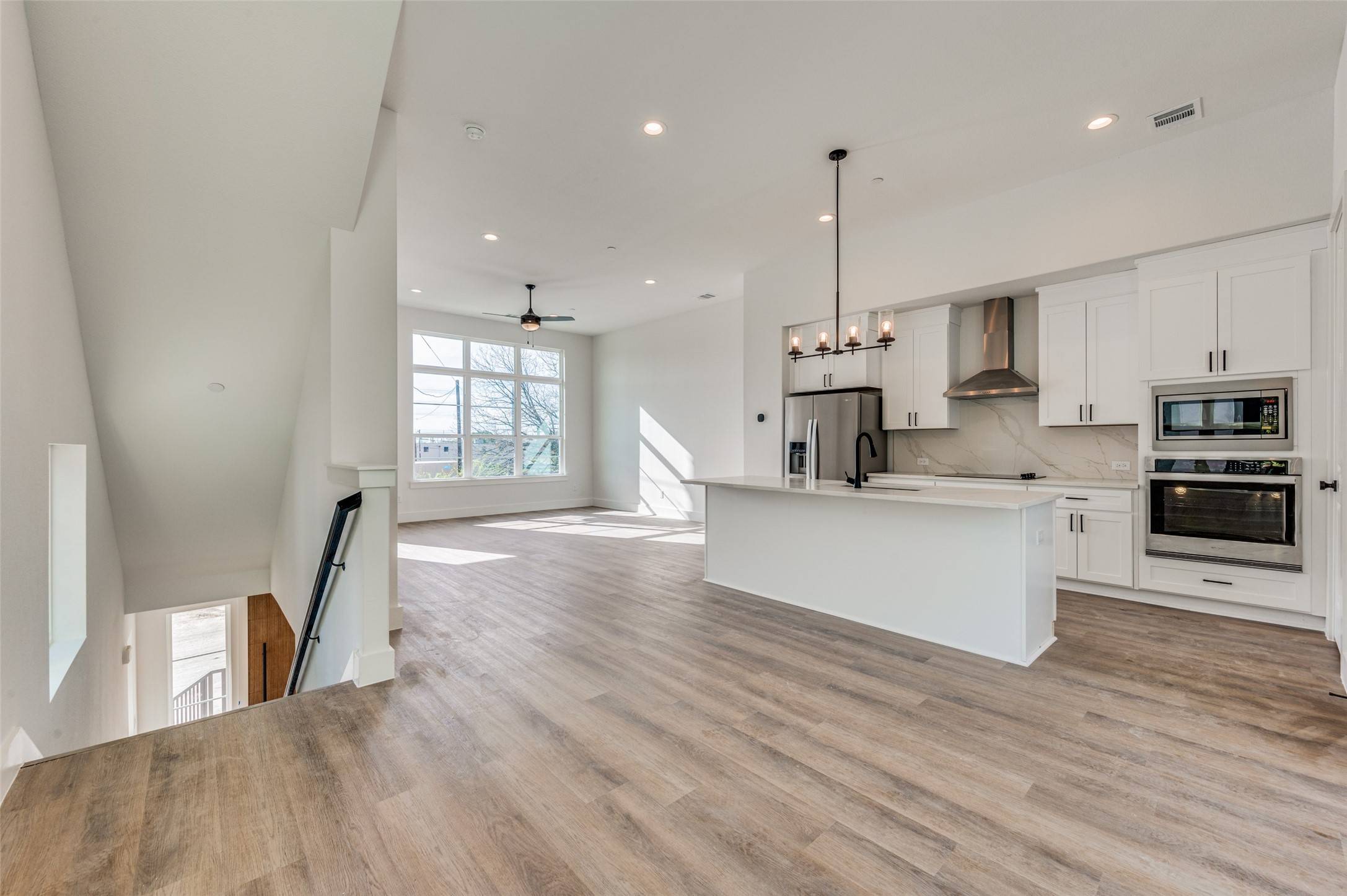 13325 Bee ST #103, Farmers Branch, TX 75234