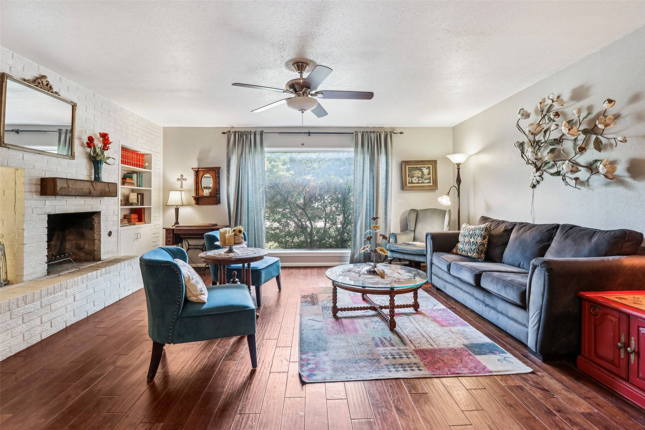 Hurst, TX 76053,236 Cooper DR