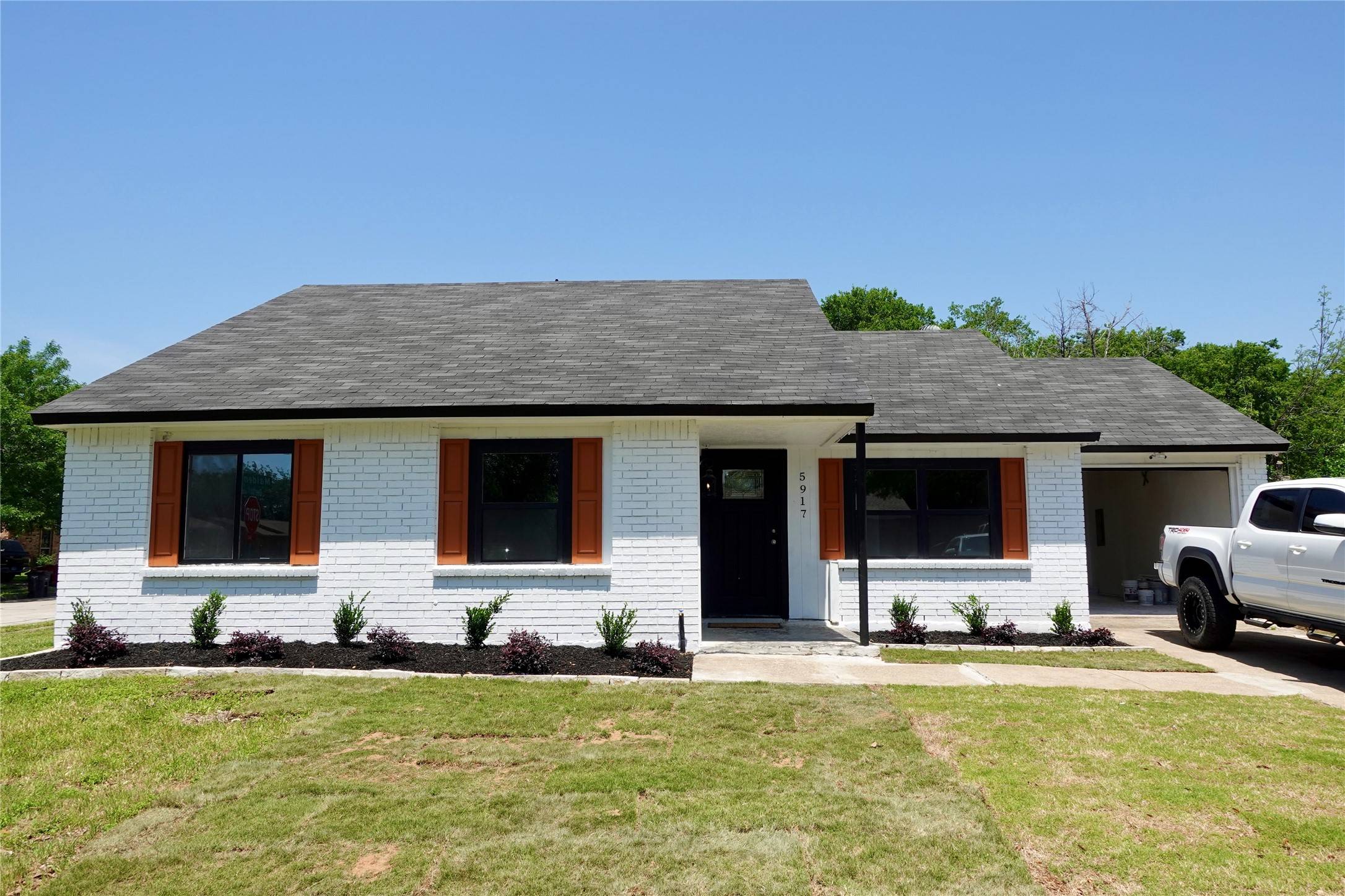 5917 Maiden LN, Fort Worth, TX 76131