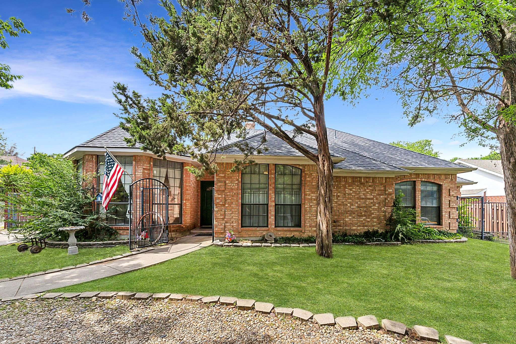 6419 Shadow LN, Dallas, TX 75236