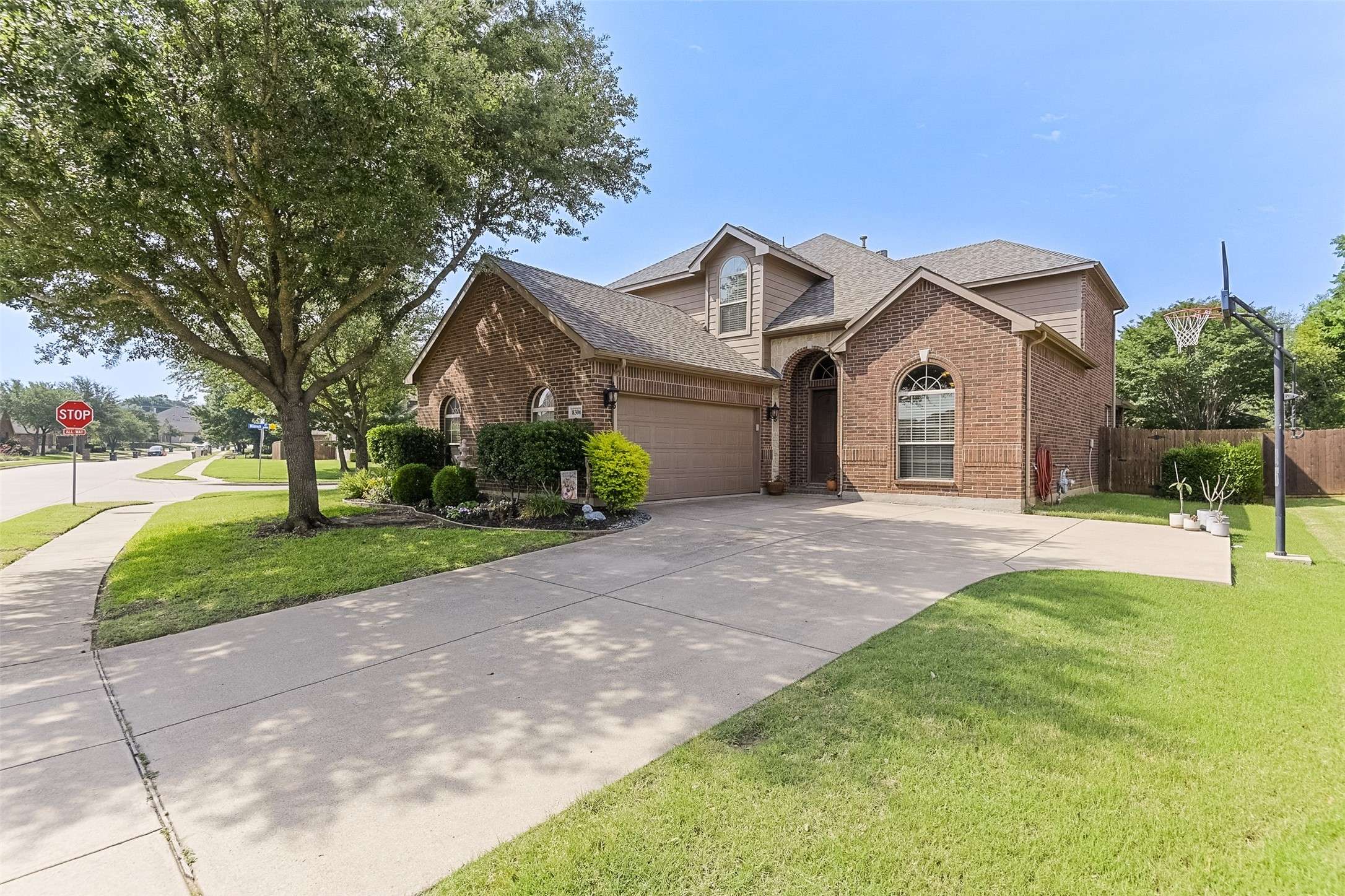 8306 Pecan Creek DR, Arlington, TX 76001