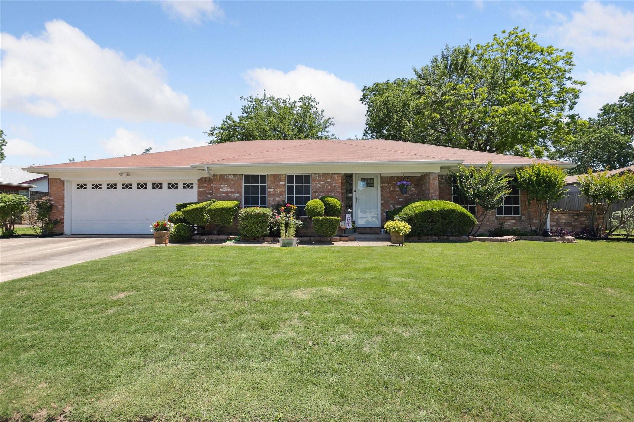 7108 Stonybrooke DR, North Richland Hills, TX 76182