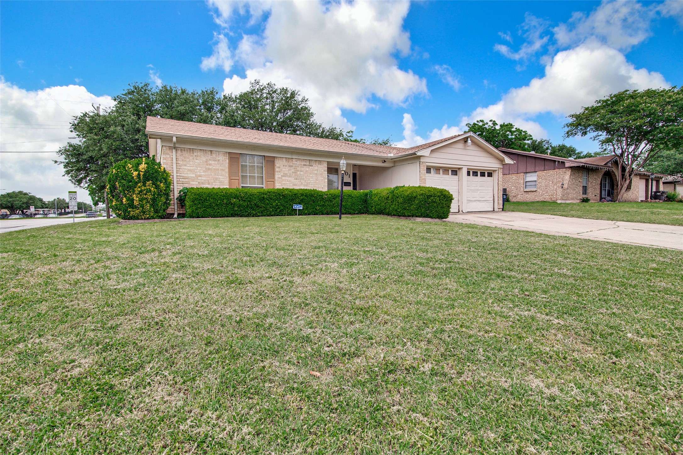 2601 Denbury DR, Fort Worth, TX 76133