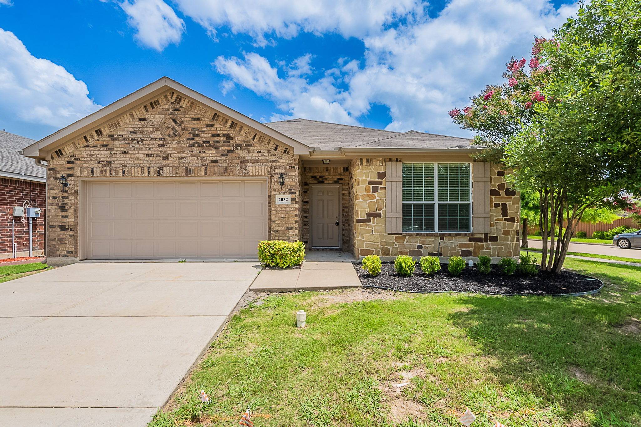2032 Windsong DR, Heartland, TX 75126