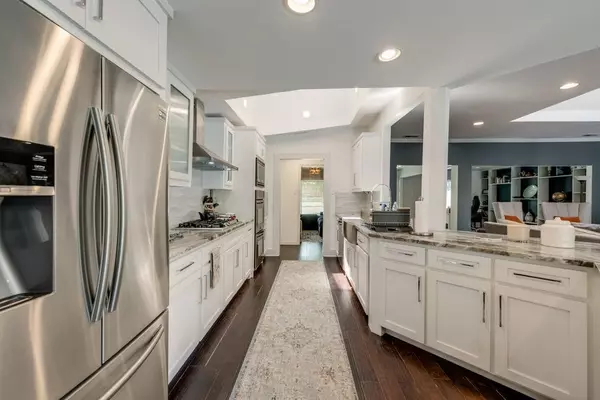 Dallas, TX 75243,9178 Glen Springs DR