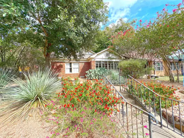 Dallas, TX 75211,2615 W Brooklyn AVE