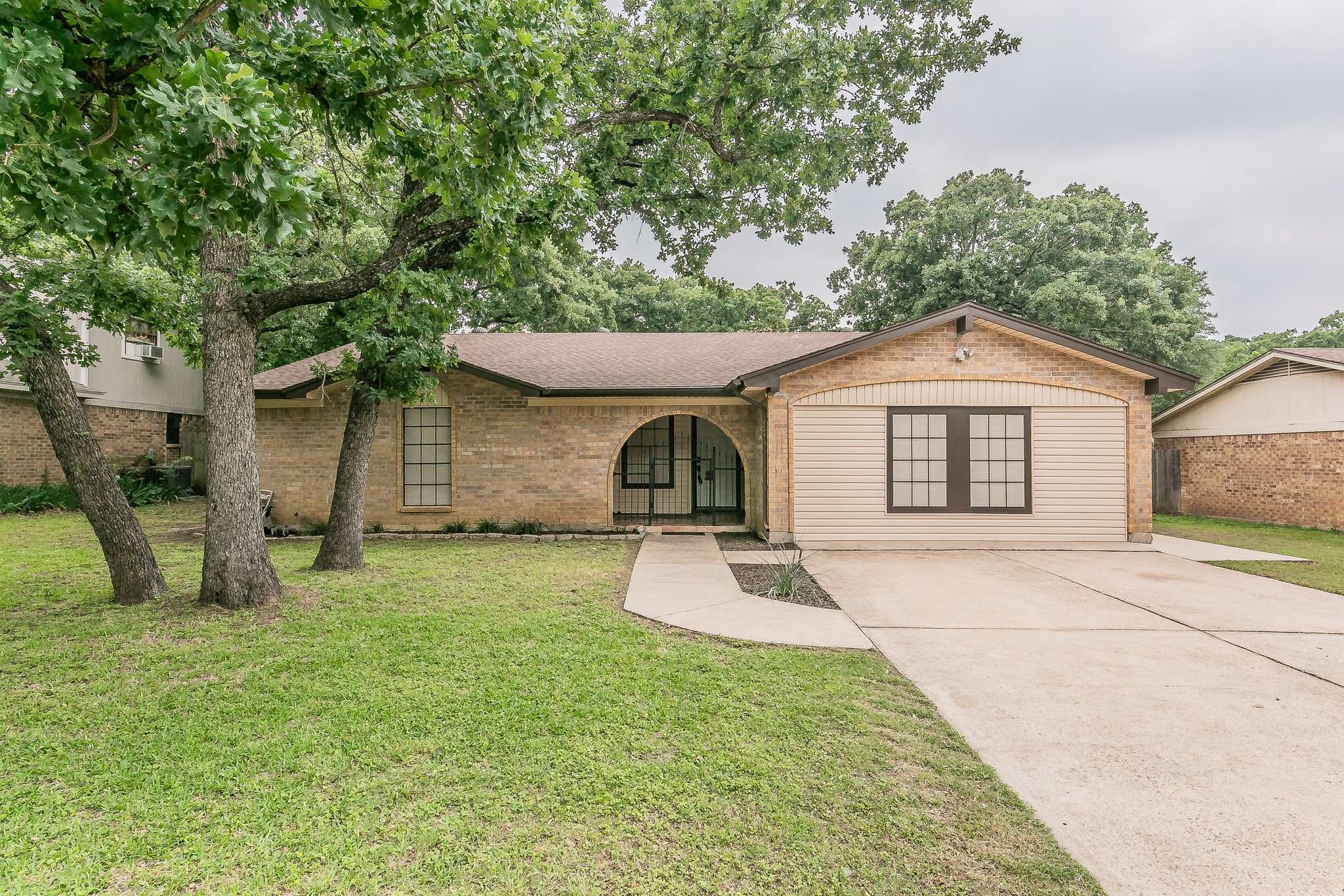 4212 Oak Country DR, Arlington, TX 76017