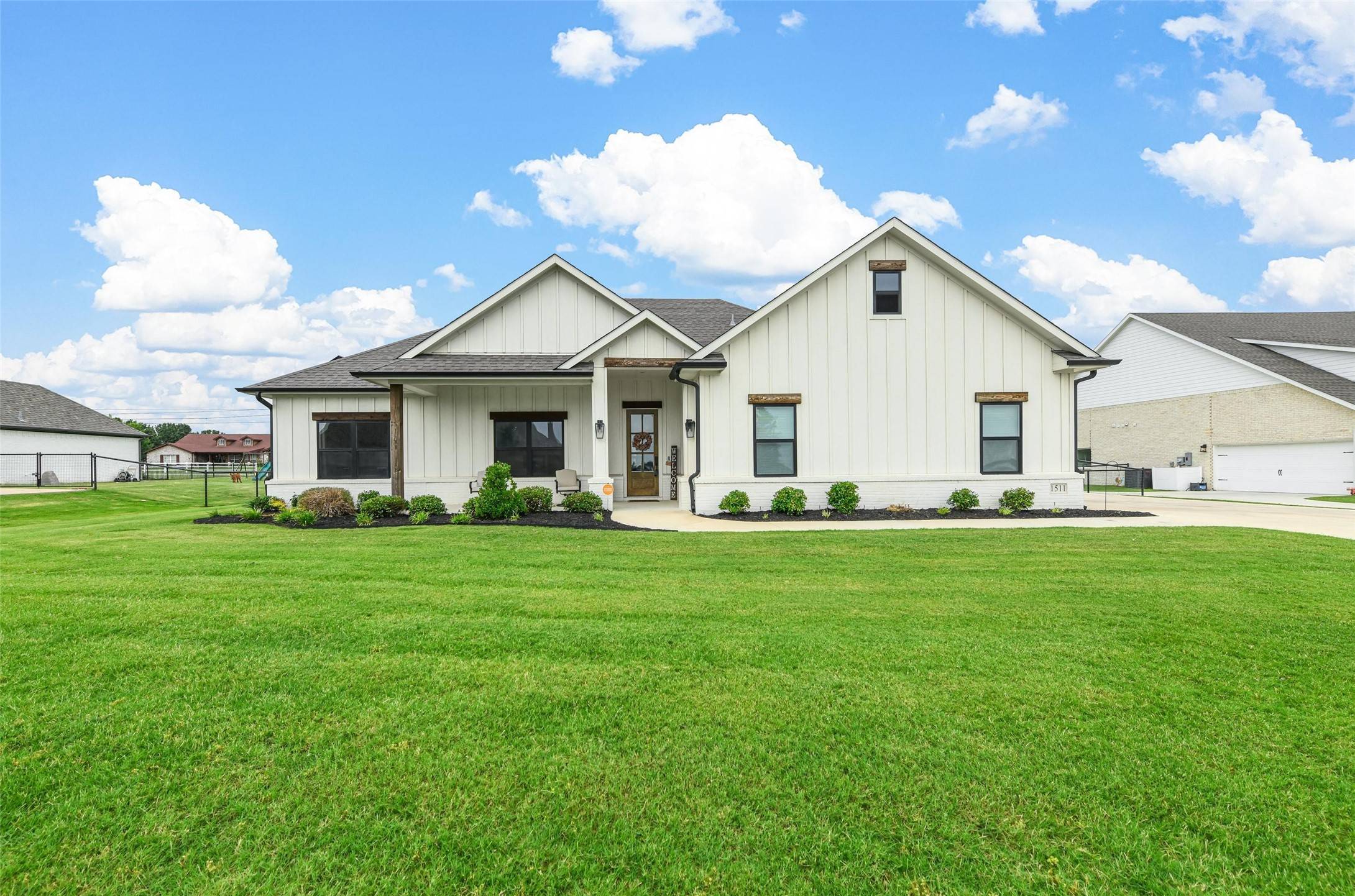 1511 Horseshoe CT, Justin, TX 76247