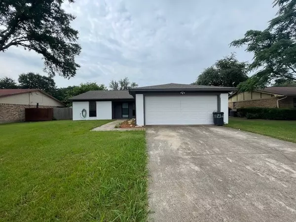 1216 Trammell DR, Benbrook, TX 76126