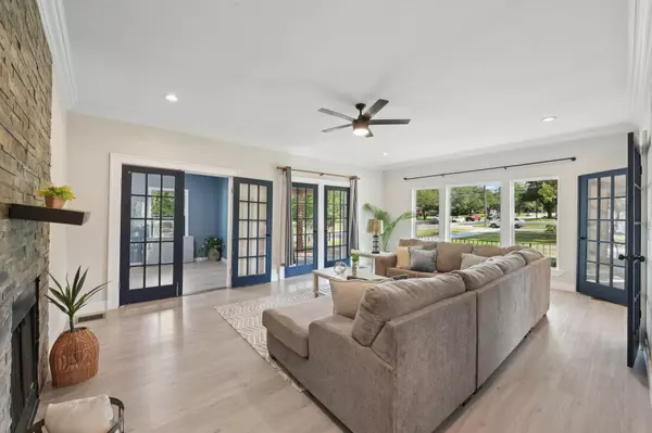 Terrell, TX 75160,702 GRIFFITH