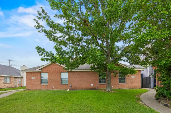 4715 Clover Haven ST, Dallas, TX 75227