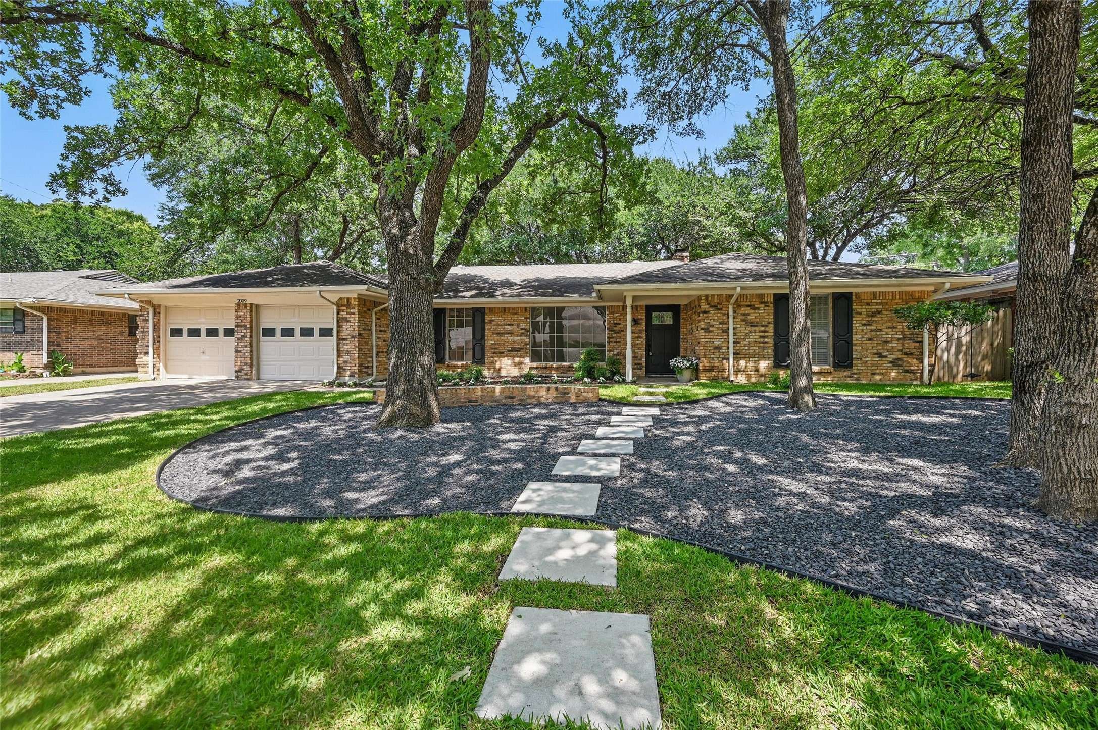 2009 Botts DR, Arlington, TX 76012