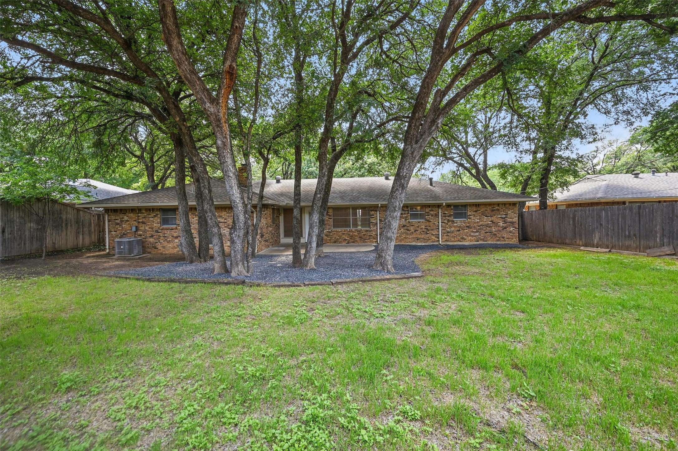 Arlington, TX 76012,2009 Botts DR