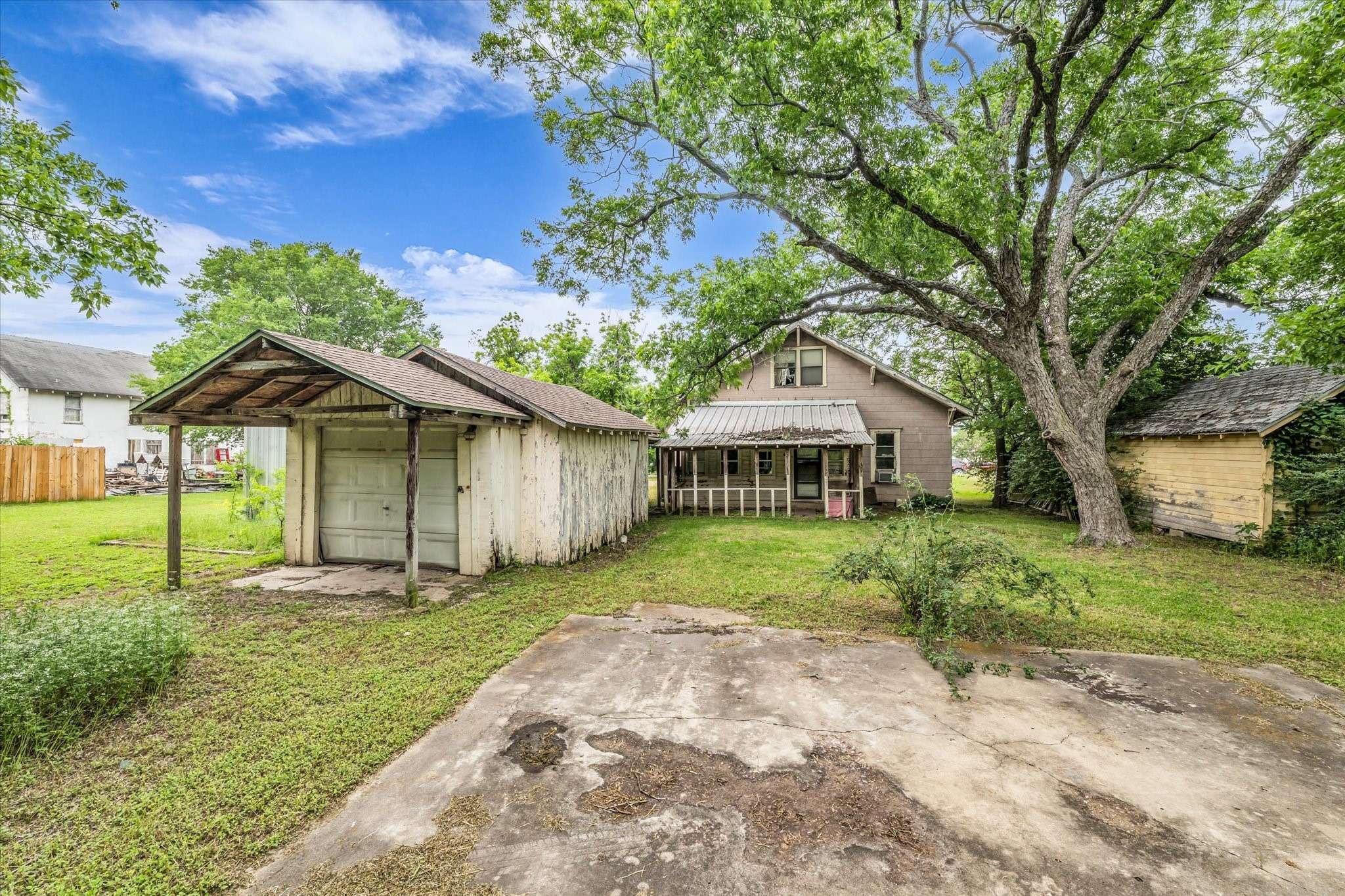 Mart, TX 76664,210 N Smyth ST