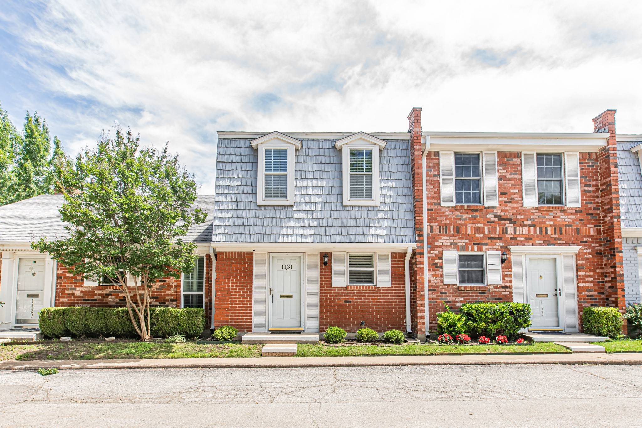 1131 Roaring Springs RD, Fort Worth, TX 76114