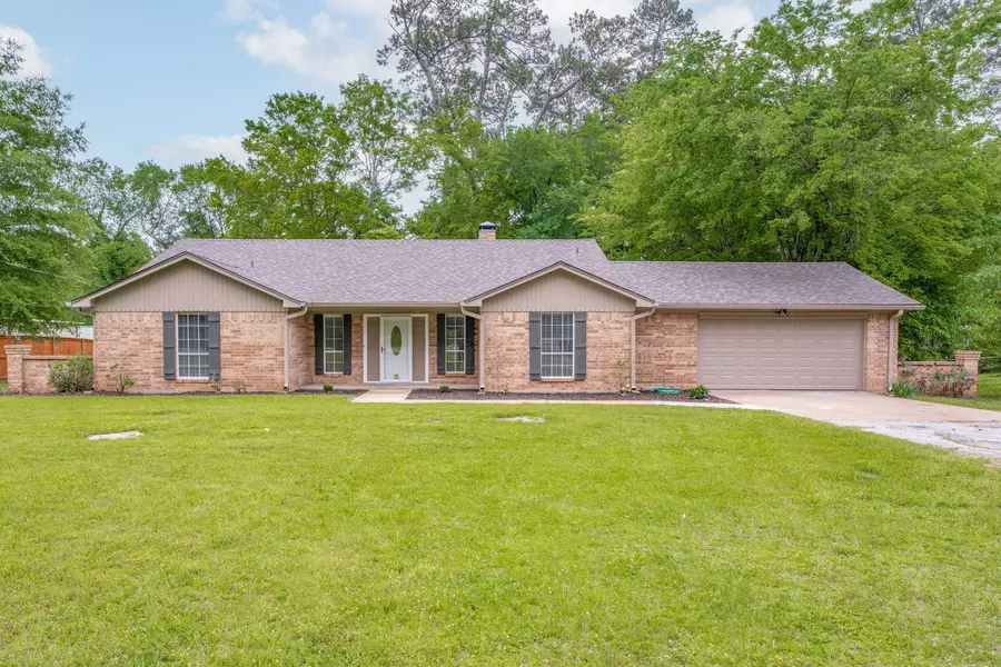 906 N Tyler ST, Big Sandy, TX 75755