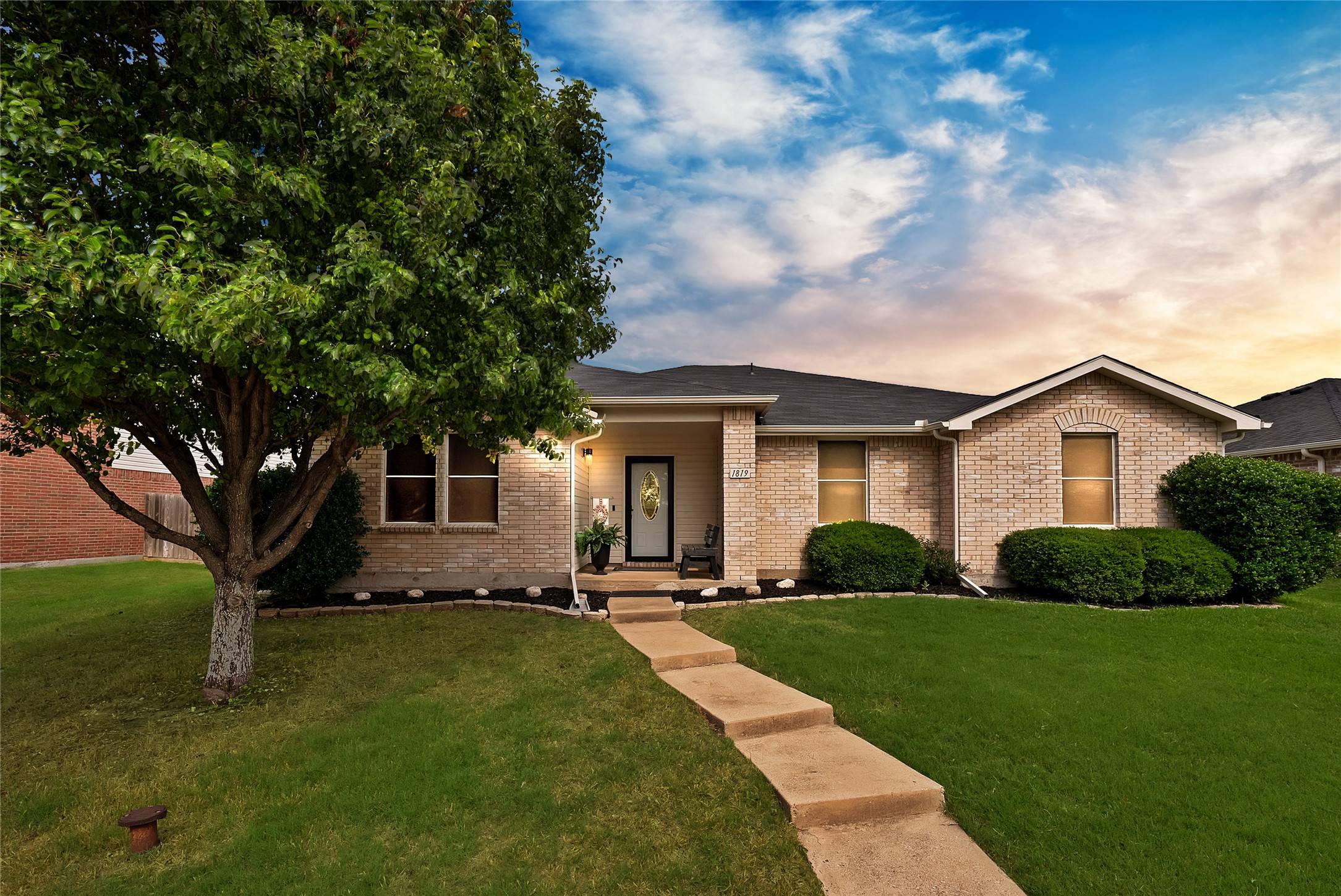 1819 Wildrose DR, Rockwall, TX 75032