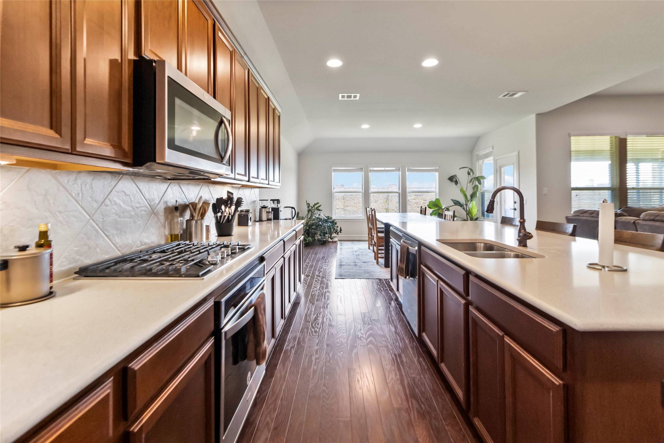 1424 Millican LN, Aubrey, TX 76227