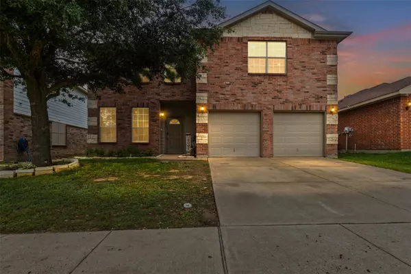 8537 Gray Shale DR, Fort Worth, TX 76179