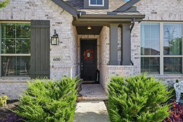 Argyle, TX 76226,600 Lamp Post LN