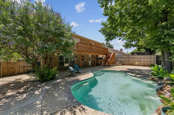 3233 Princess ST, Bedford, TX 76021
