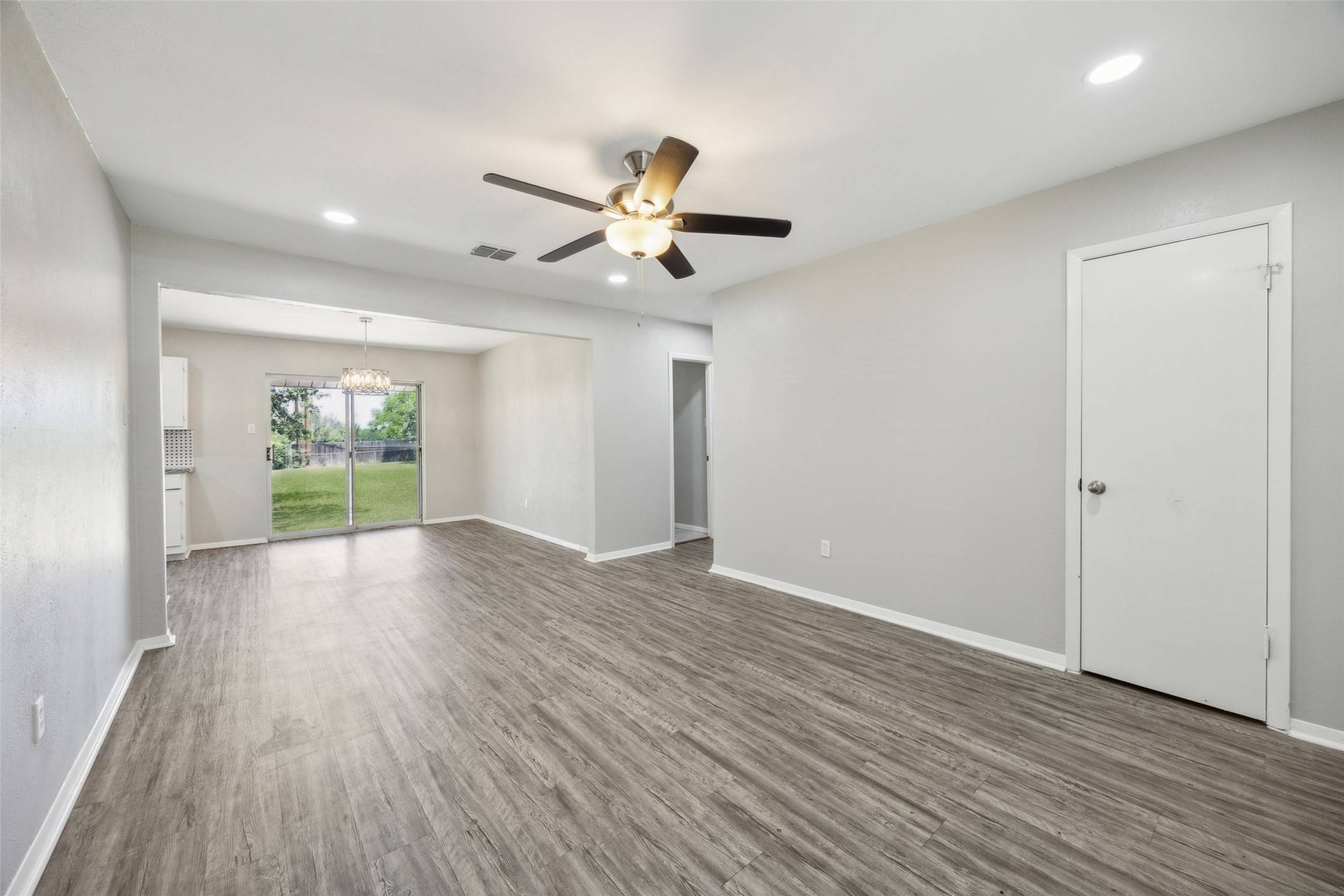 Kennedale, TX 76060,104 W Mistletoe DR