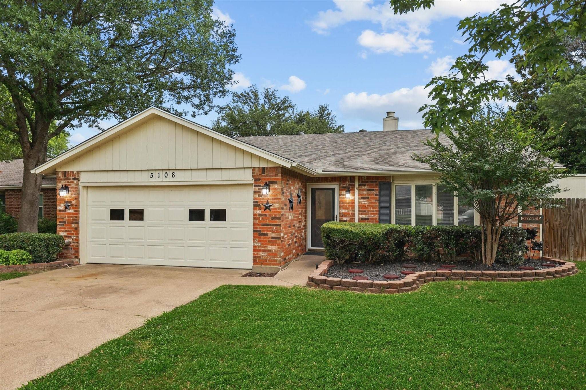 5108 Gentling PL, North Richland Hills, TX 76180