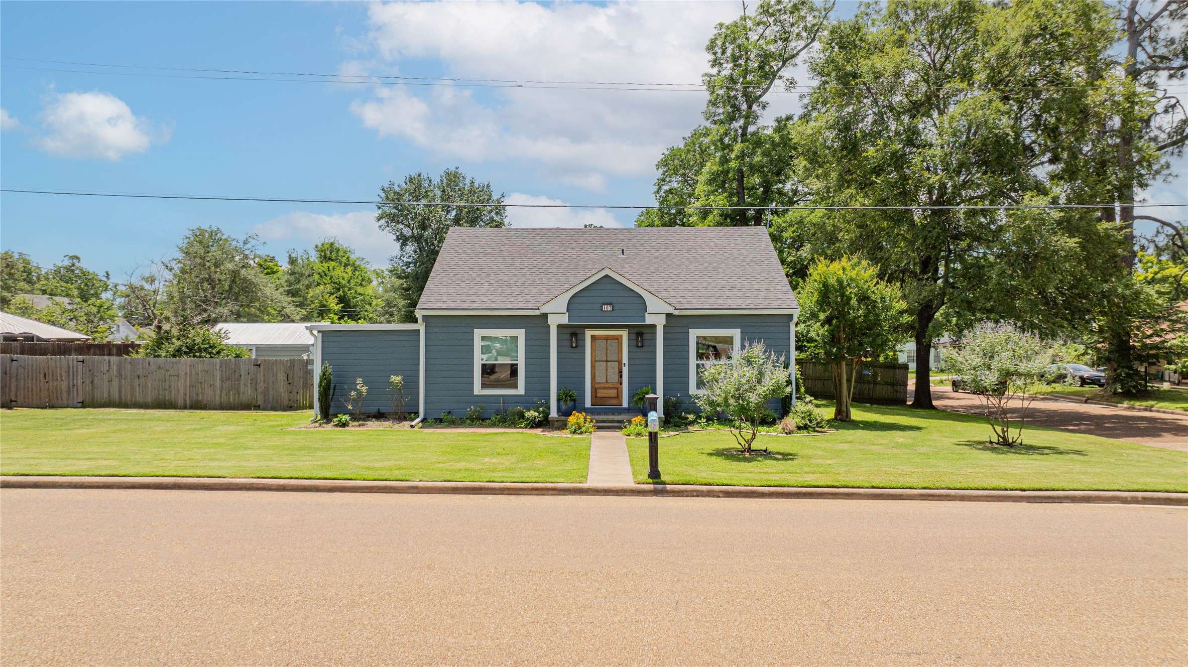 Winnsboro, TX 75494,107 W Myrtle