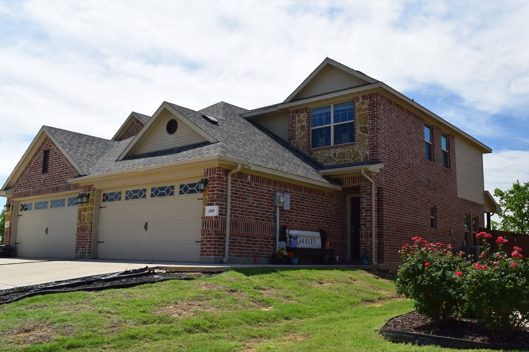 4909-4911 Villas DR, Sanger, TX 76266