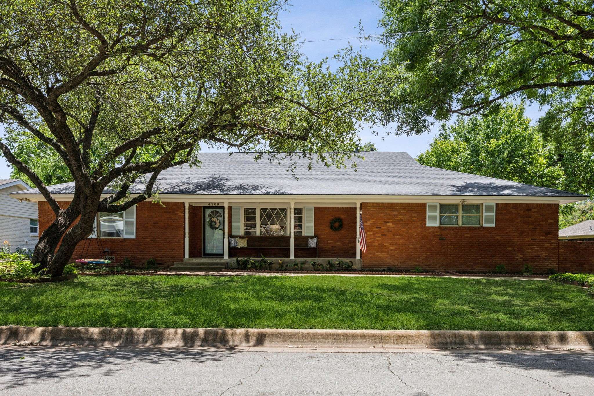 4309 Bilglade RD, Fort Worth, TX 76109