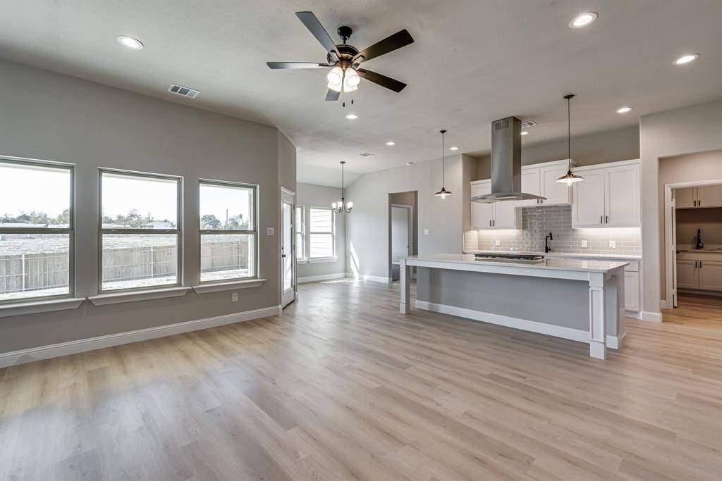 Palmer, TX 75152,520 E Lamar ST