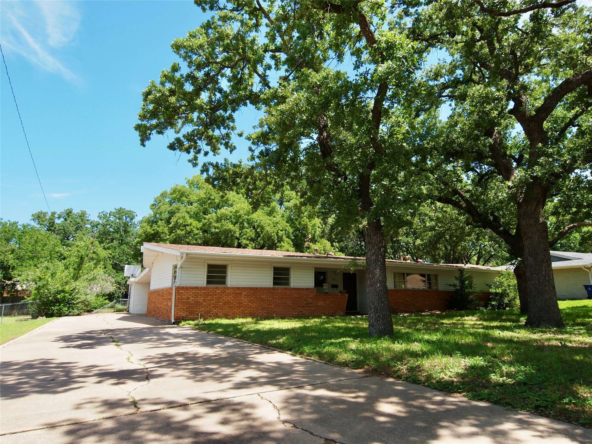 Graham, TX 76450,1431 Brazos ST