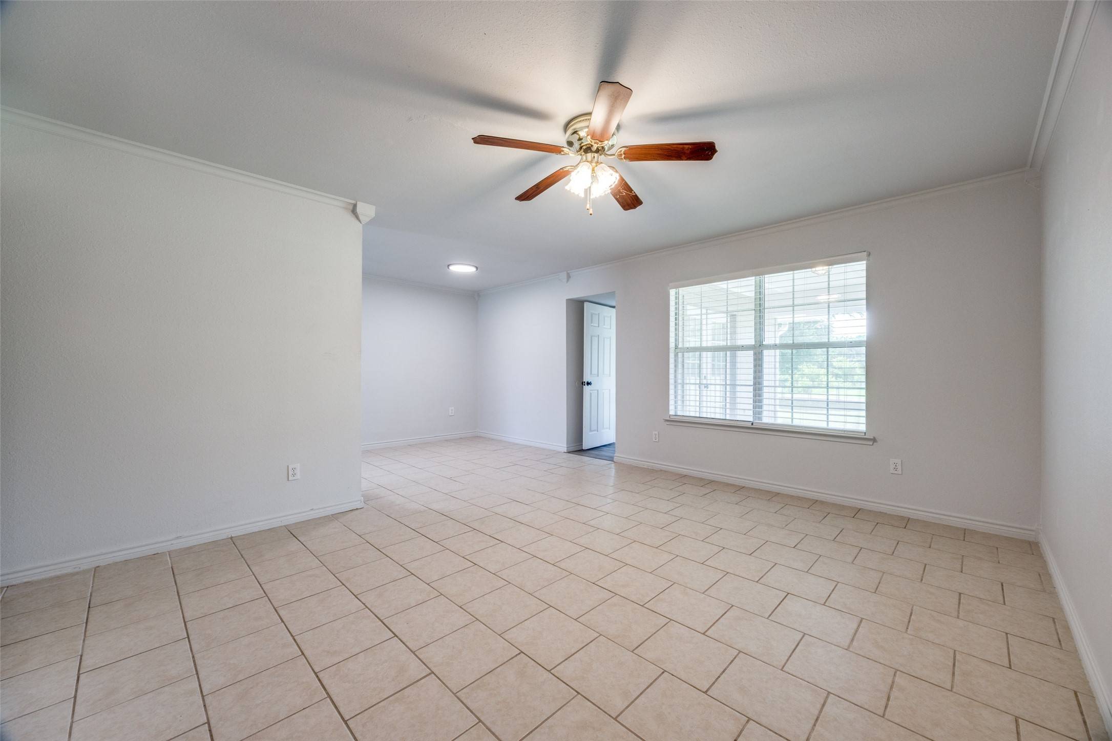Leonard, TX 75452,505 W Thomas ST