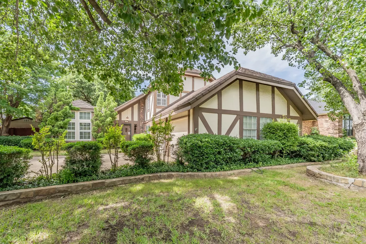 Bedford, TX 76021,305 Warbler DR
