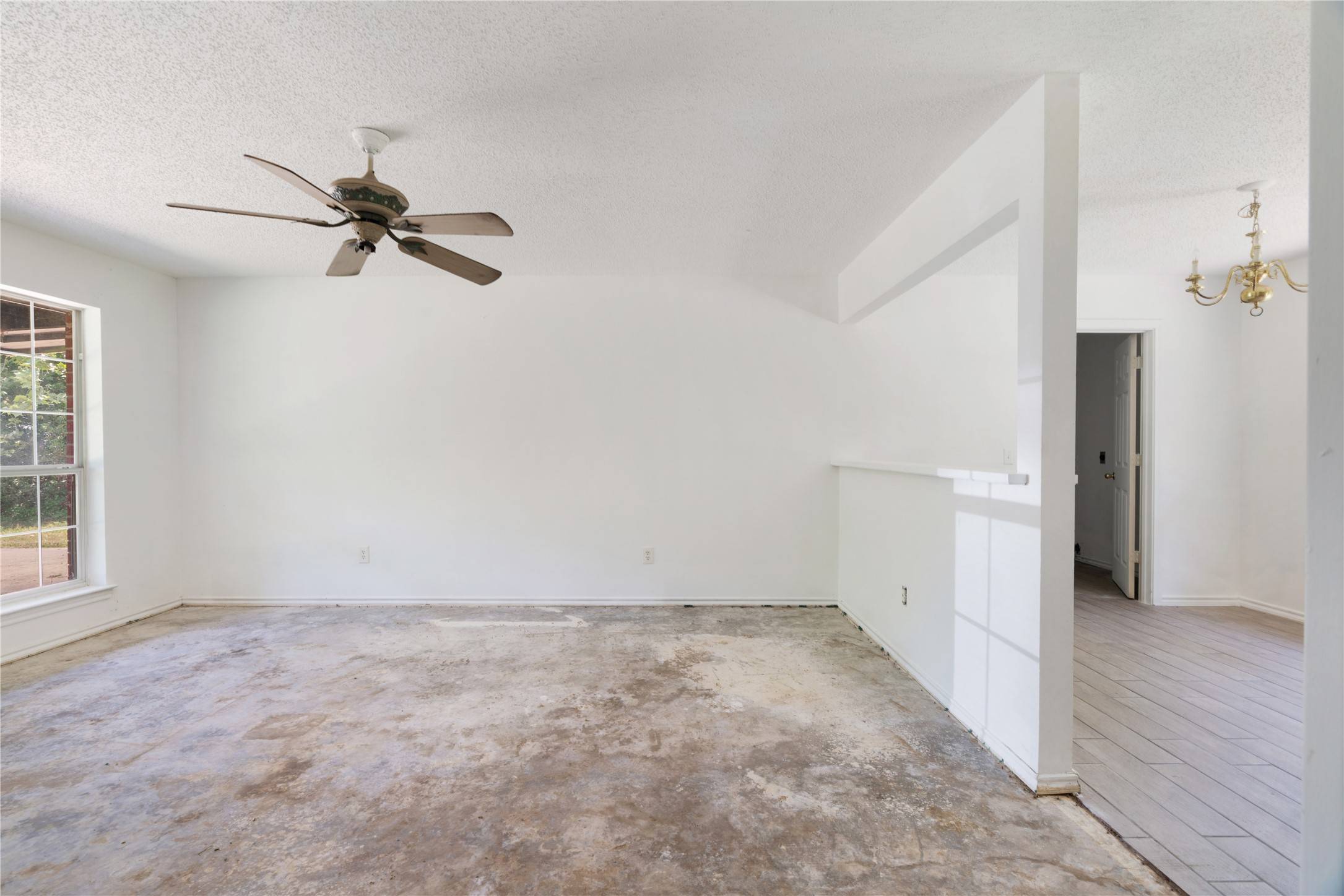 Blossom, TX 75416,235 Hickory ST