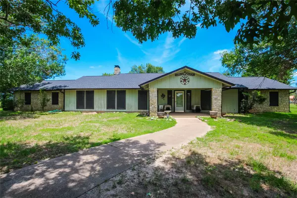 923 County Road 2650, Mineola, TX 75773