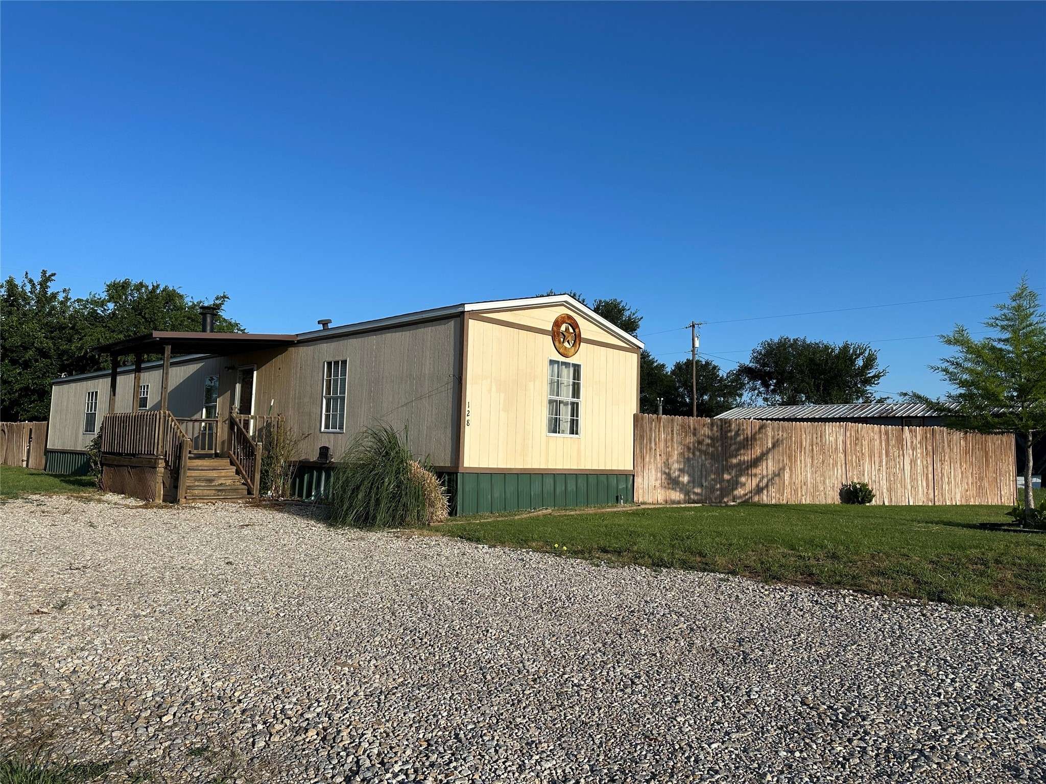128 Donna CT, Hudson Oaks, TX 76087